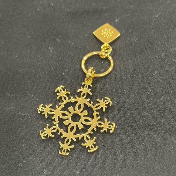 New Limited Edition 2024 Holiday Snowflake Charm gift w purchase GWP - Picture 1 of 2